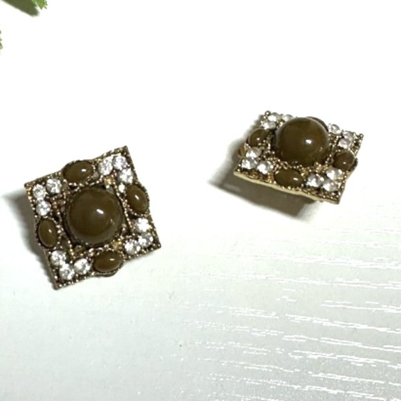 Vintage elegant Jewelry Clip On Earrings - Picture 2 of 5